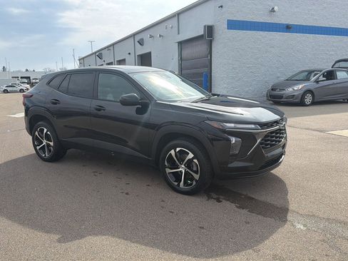 Used 2024 Chevrolet Trax RS w/ Driver Confidence Package FWD image 7
