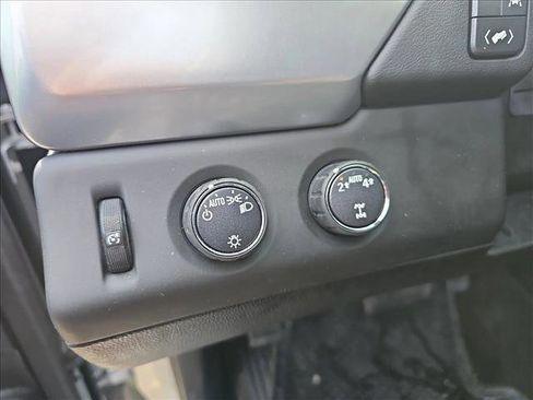 Used 2018 Chevrolet Tahoe LT image 18