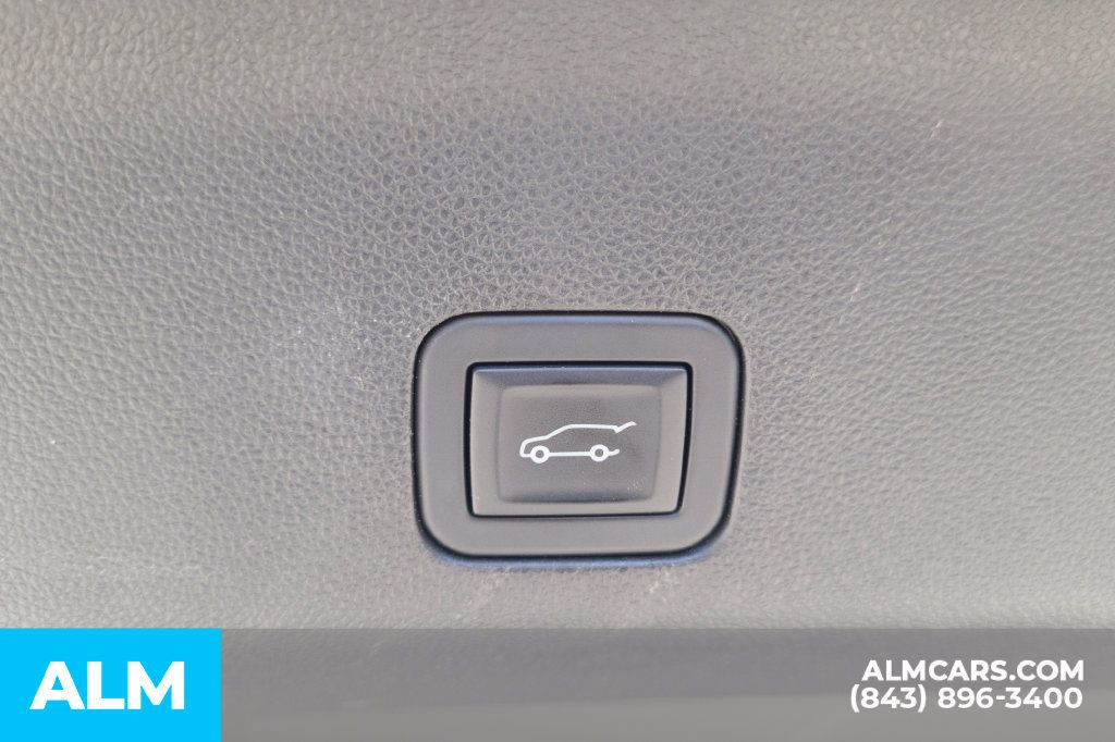 Used 2025 Chevrolet Tahoe LT RWD image 9