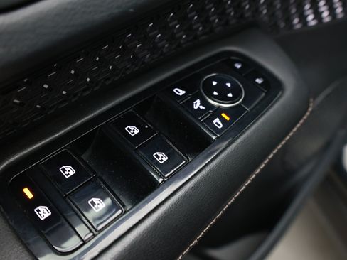 Used 2023 Nissan Ariya AWD image 13