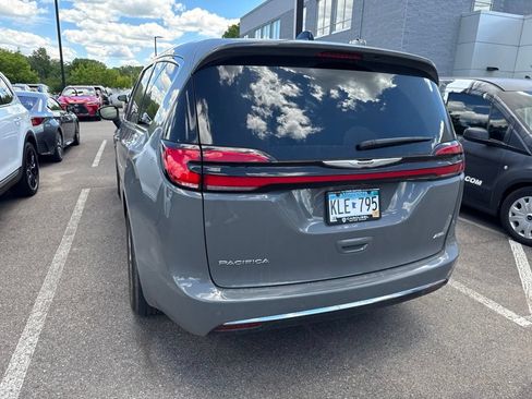 Used 2023 Chrysler Pacifica Touring-L w/ Uconnect Theater Family Group AWD/4WD image 14