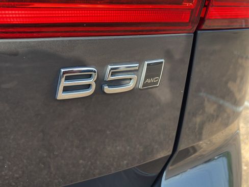 Used 2024 Volvo XC60 B5 Plus AWD/4WD image 32