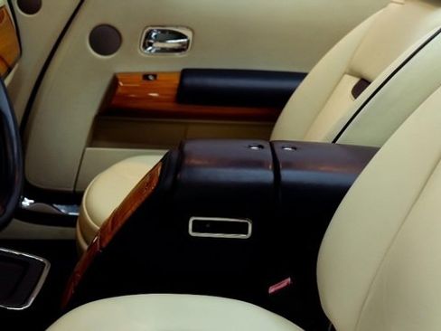 Used 2011 Rolls-Royce Phantom Drophead Coupe image 21