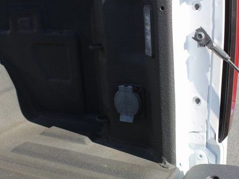 Used 2023 GMC Sierra 1500 SLT image 7