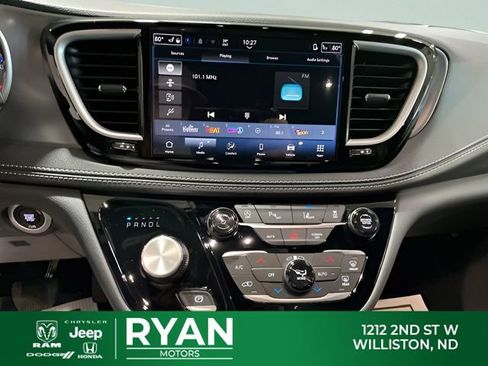 New 2026 Chrysler Pacifica Select AWD/4WD image 26