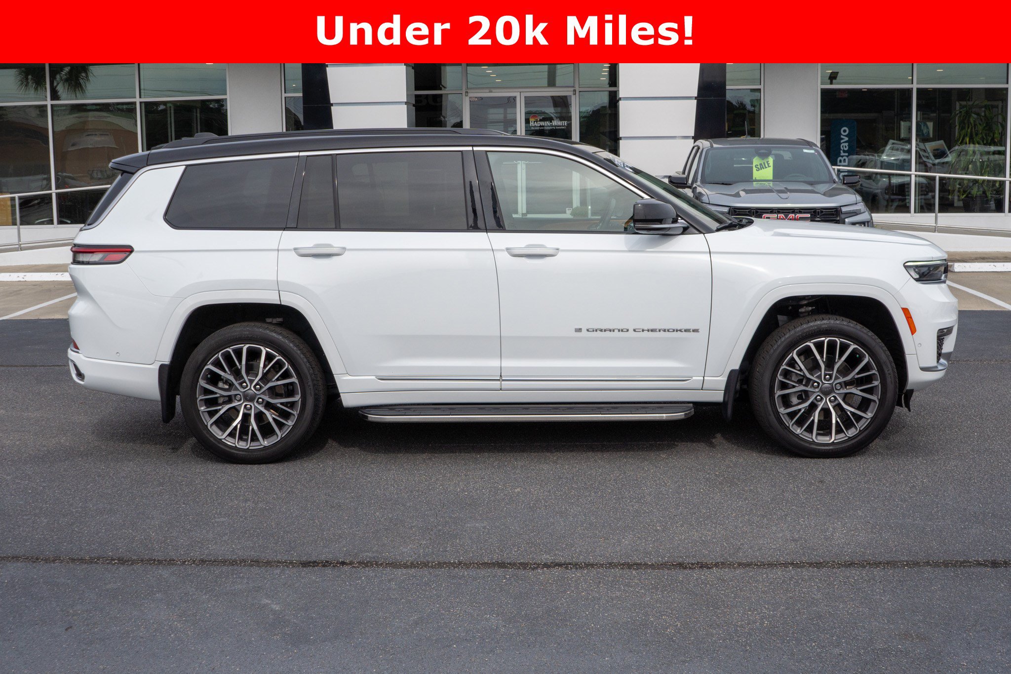Used 2024 Jeep Grand Cherokee L Summit AWD/4WD image 2