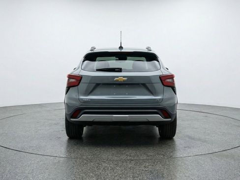 Used 2025 Chevrolet Trax LT image 7