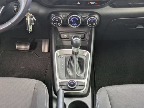 Used 2023 Hyundai Venue SEL FWD image 19