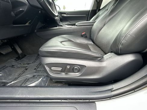 Used 2023 Toyota Camry XSE image 12