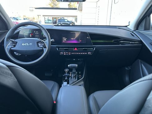 New 2025 Kia Niro EX image 16