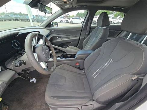 Used 2024 Hyundai Elantra SEL w/ Convenience Package FWD image 11