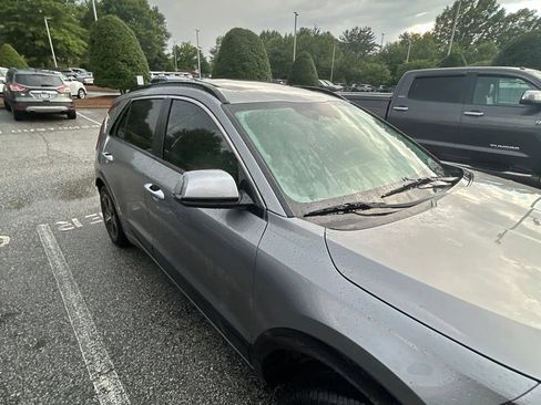Used 2023 Kia Niro FWD image 13