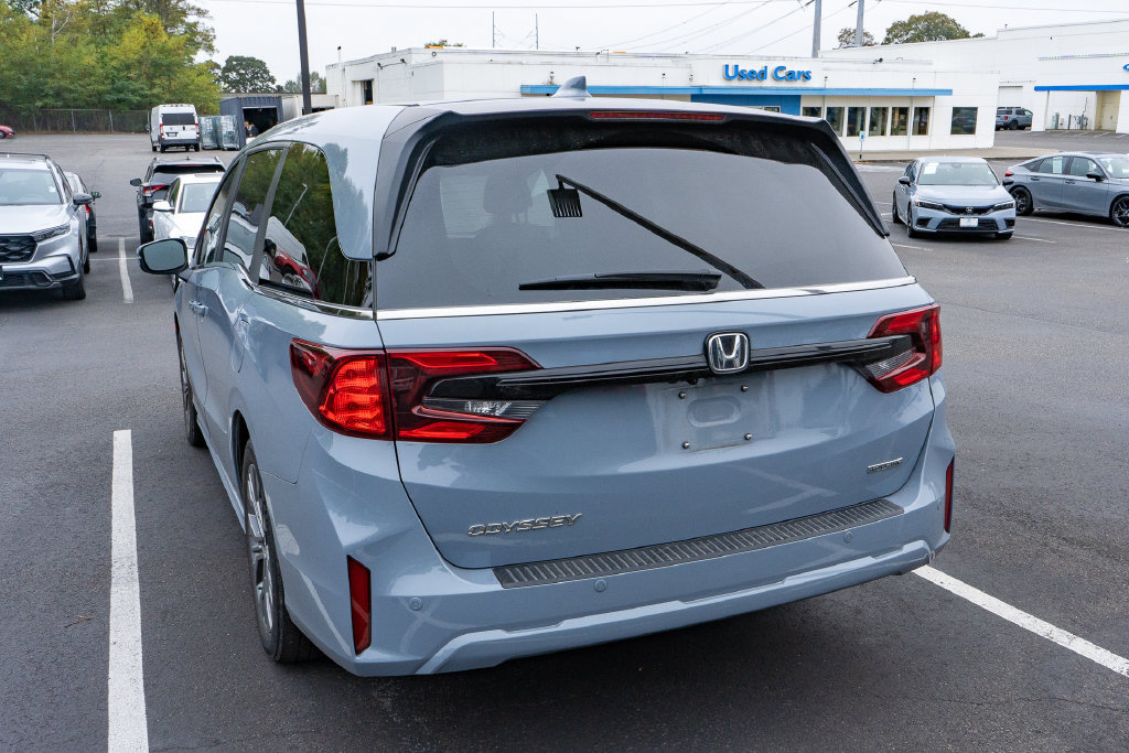Used 2025 Honda Odyssey Touring image 4