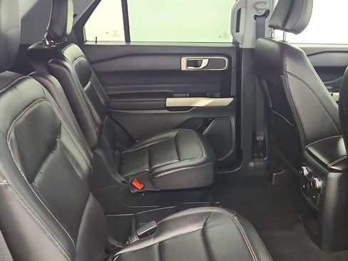 Used 2021 Ford Explorer XLT w/ Equipment Group 202A AWD/4WD image 22
