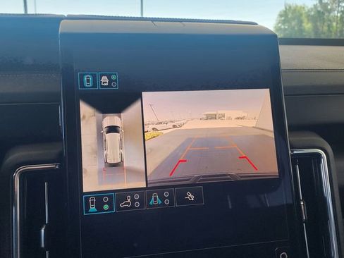 Used 2025 GMC Yukon Denali RWD image 29