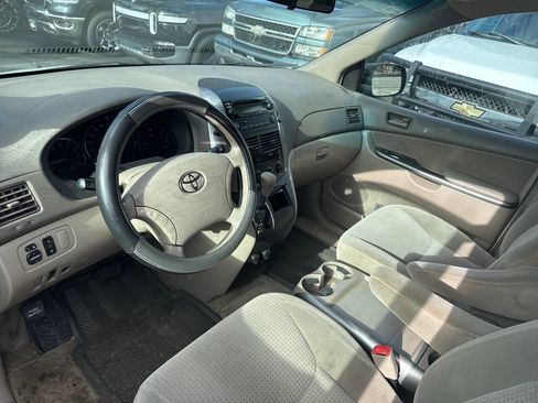 Used 2006 Toyota Sienna CE image 3
