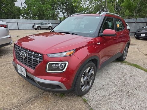 Used 2025 Hyundai Venue Limited FWD image 1