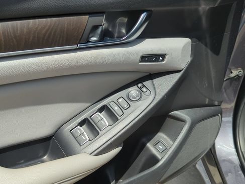 Used 2019 Honda Accord Touring image 8