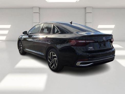 Used 2023 Volkswagen Jetta SEL image 3