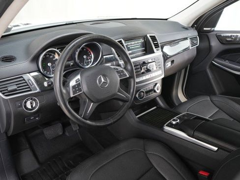 Used 2016 Mercedes-Benz GL 550 4MATIC image 41