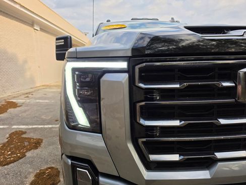 Used 2024 GMC Sierra 2500 AT4 w/ AT4 Preferred Package AWD/4WD image 18