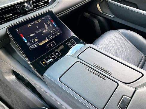 Used 2025 INFINITI QX80 Autograph w/ Autograph Exterior Package image 17