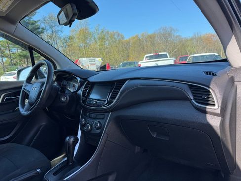 Used 2017 Chevrolet Trax LS FWD image 20