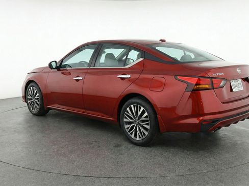 Used 2025 Nissan Altima 2.5 SV image 6