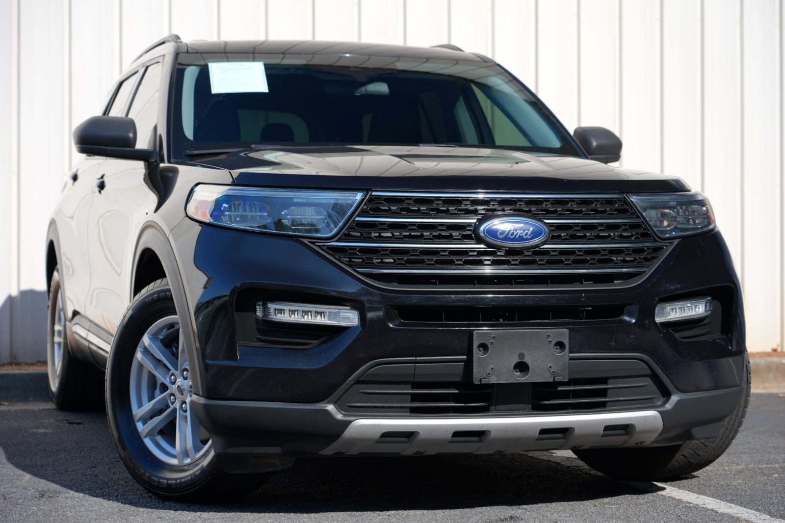 Used 2022 Ford Explorer XLT w/ Equipment Group 202A RWD image 2