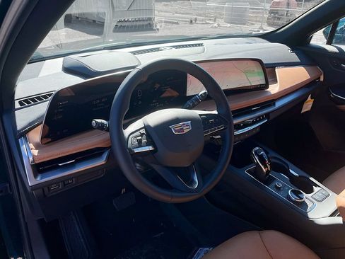 Used 2025 Cadillac XT4 Premium Luxury w/ LPO, ONYX Package AWD/4WD image 8