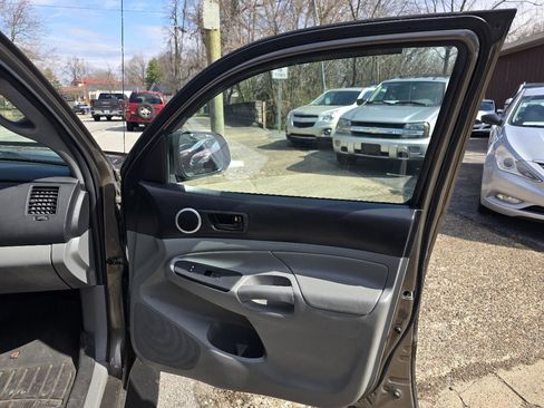 Used 2012 Toyota Tacoma Double Cab V6 4WD w/ SR5 Pkg image 31