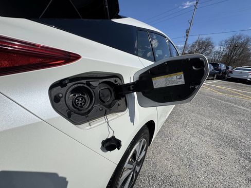 Used 2017 Toyota Prius Prime Plus image 53