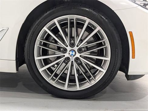 Used 2018 BMW 530i xDrive image 27