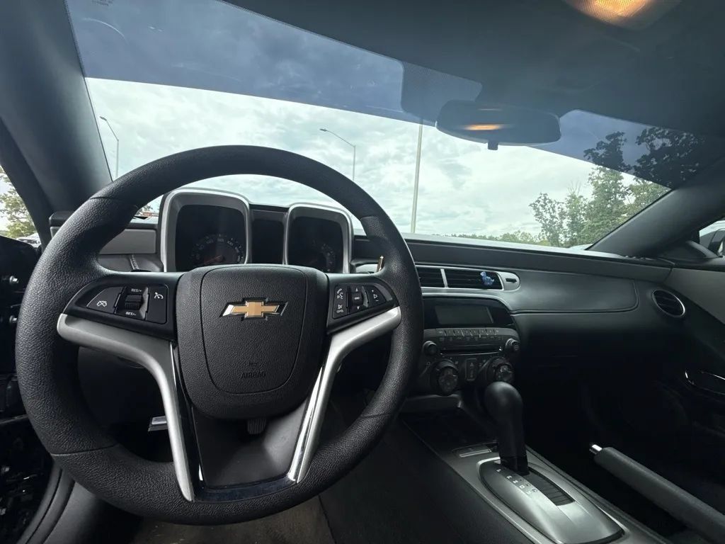Used 2015 Chevrolet Camaro LS RWD image 7
