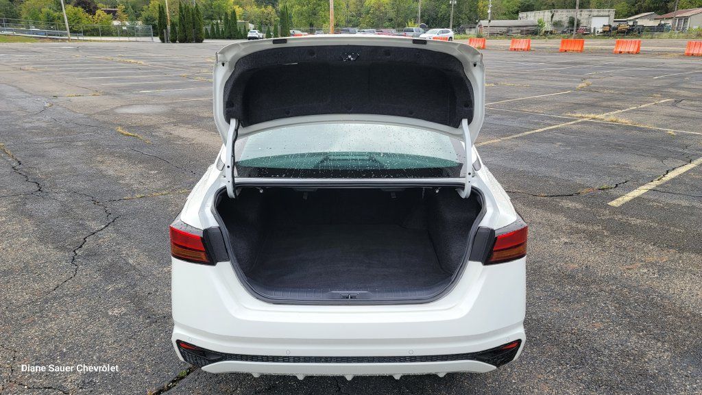 Used 2025 Nissan Altima 2.5 SV FWD image 11