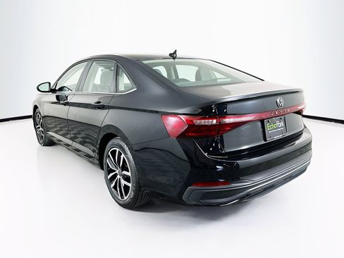 Used 2025 Volkswagen Jetta SE image 5