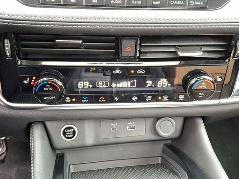 Used 2023 Nissan Rogue SL w/ SL Premium Package image 17