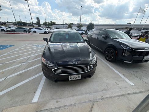 Used 2020 Ford Fusion SE FWD image 8