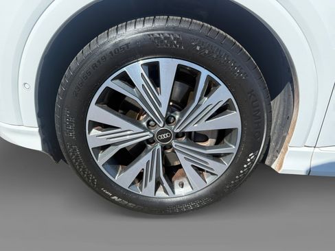 Used 2023 Audi Q4 e-tron Premium Plus w/ Premium Plus image 9