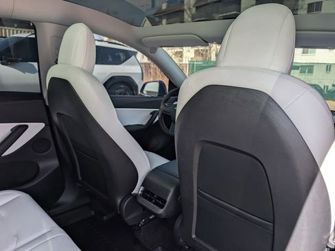 Used 2022 Tesla Model Y Performance image 18