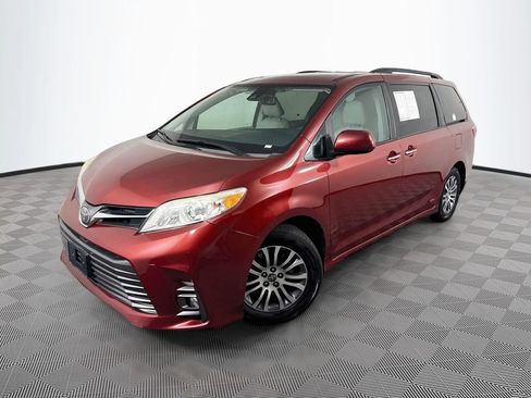 Used 2020 Toyota Sienna XLE FWD image 1