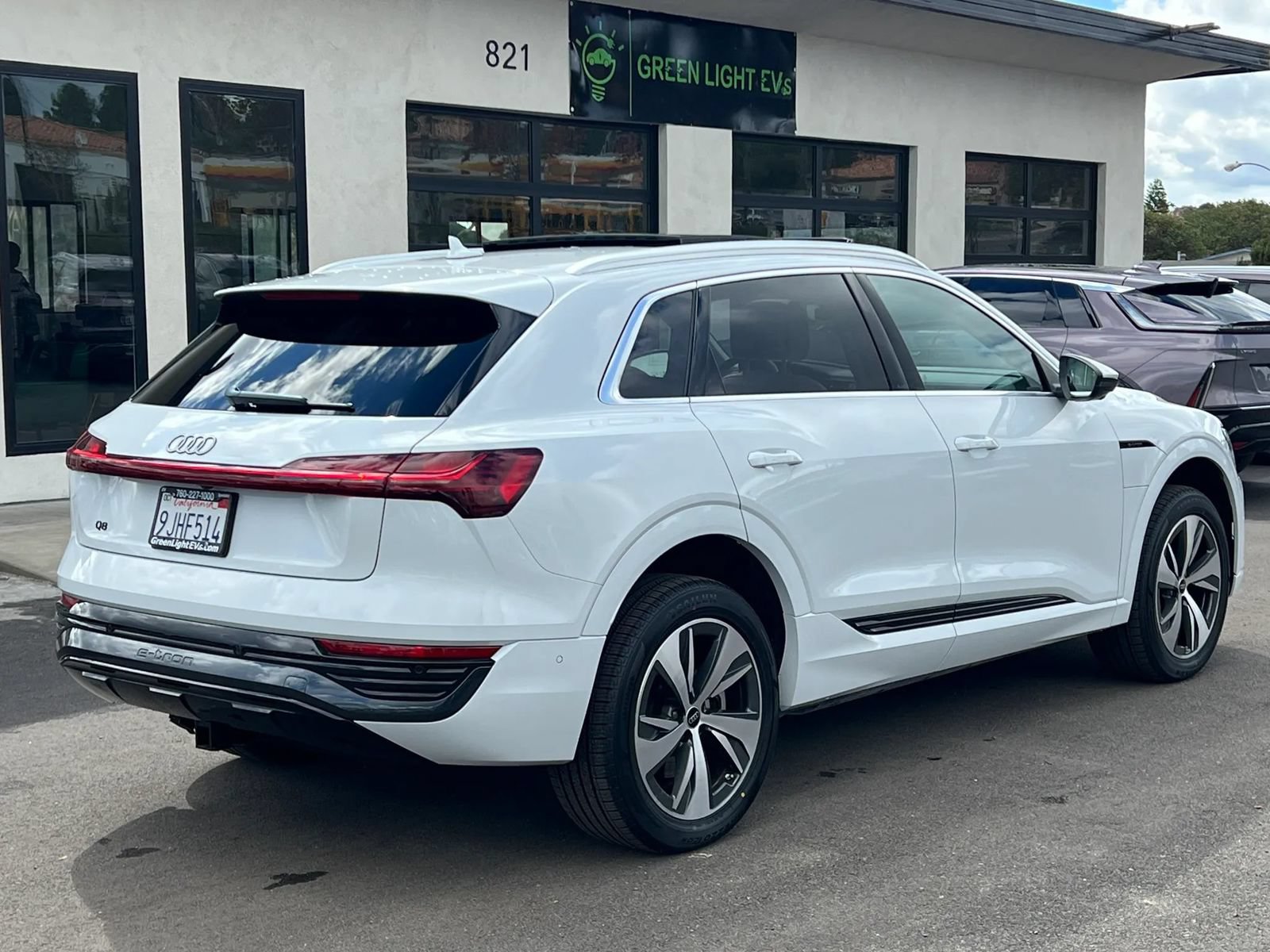 Used 2024 Audi Q8 e-tron Premium Plus AWD/4WD image 5