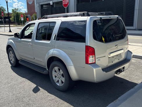 Used 2007 Nissan Pathfinder LE w/ LE Navigation Pkg AWD/4WD image 4
