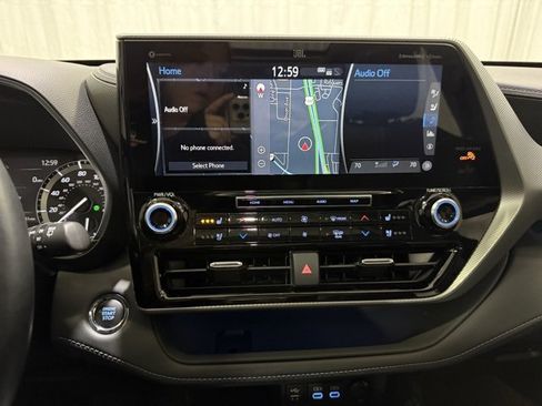 Certified 2022 Toyota Highlander Platinum image 23