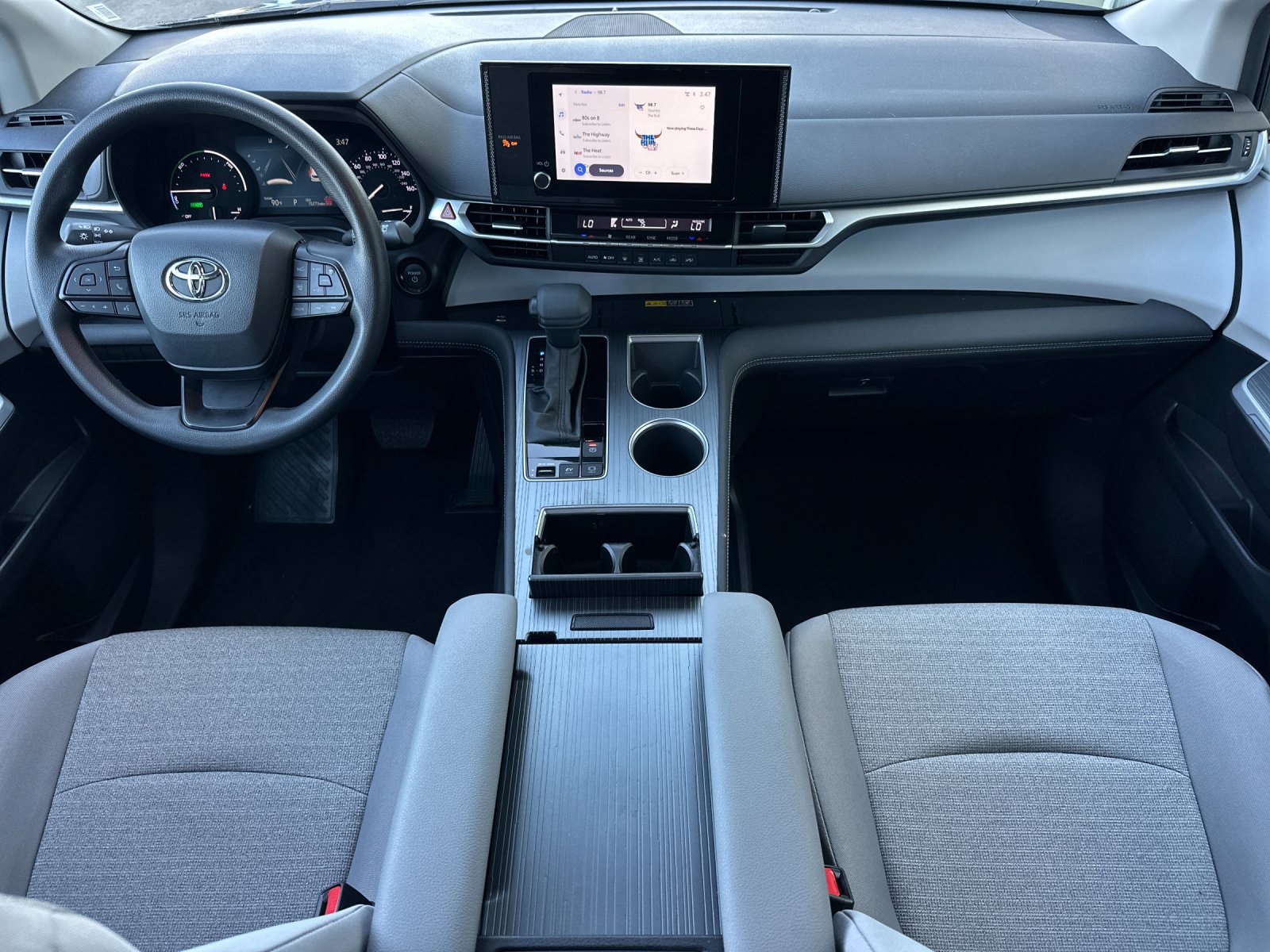 Used 2025 Toyota Sienna LE FWD image 12