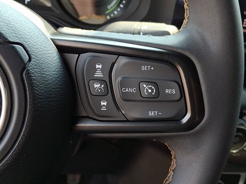 Used 2024 Jeep Wrangler Unlimited w/ Convenience Group AWD/4WD image 22