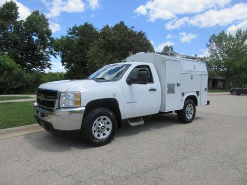 Used 2012 Chevrolet Silverado 3500 W/T AWD/4WD image 2
