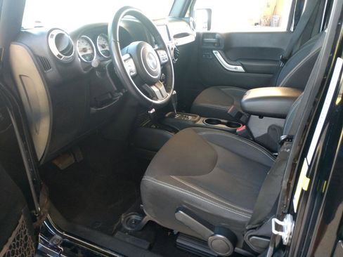 Used 2016 Jeep Wrangler Unlimited Sahara AWD/4WD image 2