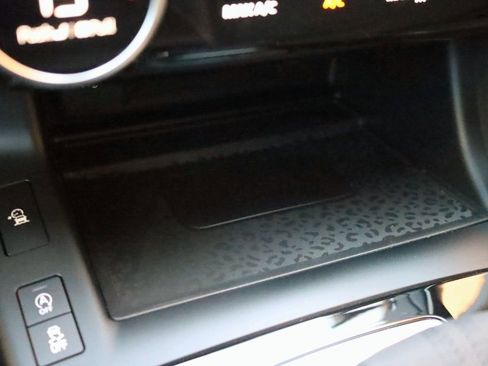 Used 2024 Jaguar E-PACE R-Dynamic SE image 32