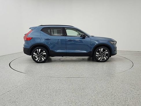 Used 2024 Volvo XC40 B5 Plus w/ Protection Package Premier AWD/4WD image 4